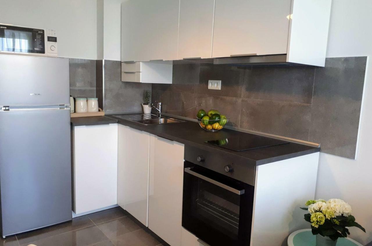 Apartment Eni With Garage Parking สปลิท ภายนอก รูปภาพ